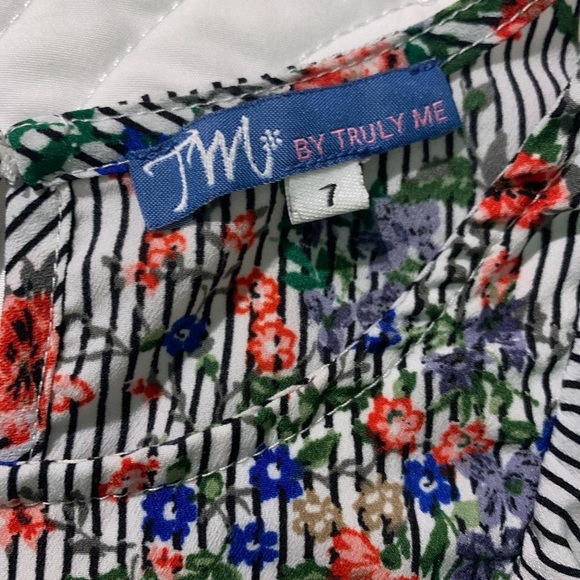 ❌SOLD ❌ Girls floral, flutter sleeve and striped romper (one piece) - Picture 3 of 4